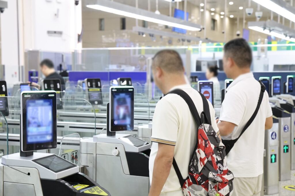 Le Dédouanement Migratoire Intelligent de Macao — La Reconnaissance Faciale Remplace les Contrôles de Documents Dans Trois Postes Frontaliers