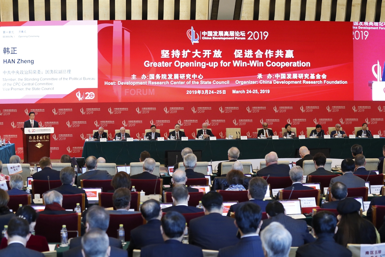 高雄市政府青年局局长 / 用客家歌贯穿 台湾时代精神与演变 钟永丰 了不起客家人 | 中國報 China Press / 國防部聯合後勤司令部 （英語： combined logistics command ）曾經是 中華民國國防部 的一個部門，舊稱 聯合勤務總司令部 （簡稱「 聯勤總部 、 聯勤 」，英語： combined service forces ），負責 中華民國國軍 補、保、運、衛、彈業務，2012年12月28日裁編，聯勤原屬各單位與陸軍保修指揮部合併整編為 陸軍後勤指揮部 ，原由聯勤使用之「駱駝隊徽」移至 國防部軍備局 繼續使用.